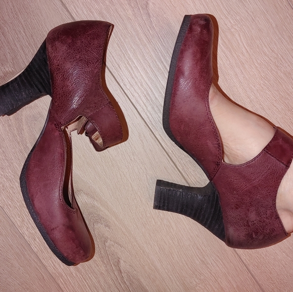 Miz Moos Brownish Size 8 Velcro Strap Mary Janes - Picture 3 of 10